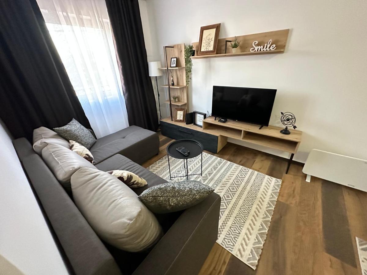 Sky Lux Apartmani Surcin Экстерьер фото