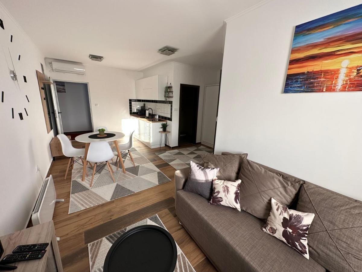 Sky Lux Apartmani Surcin Экстерьер фото